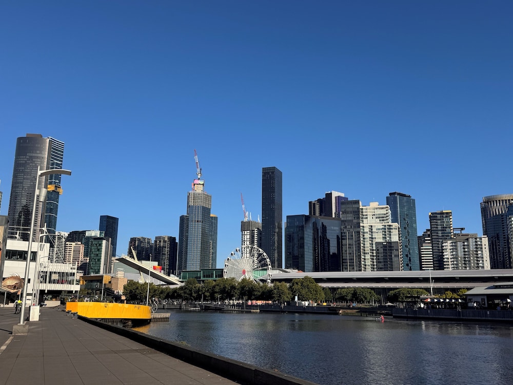 Aura On Flinders Serviced Apartment 73/78