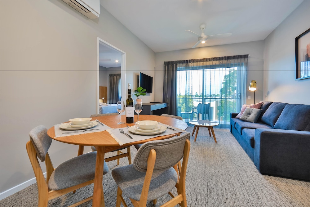 Best Western Plus North Lakes Hotel 33/50