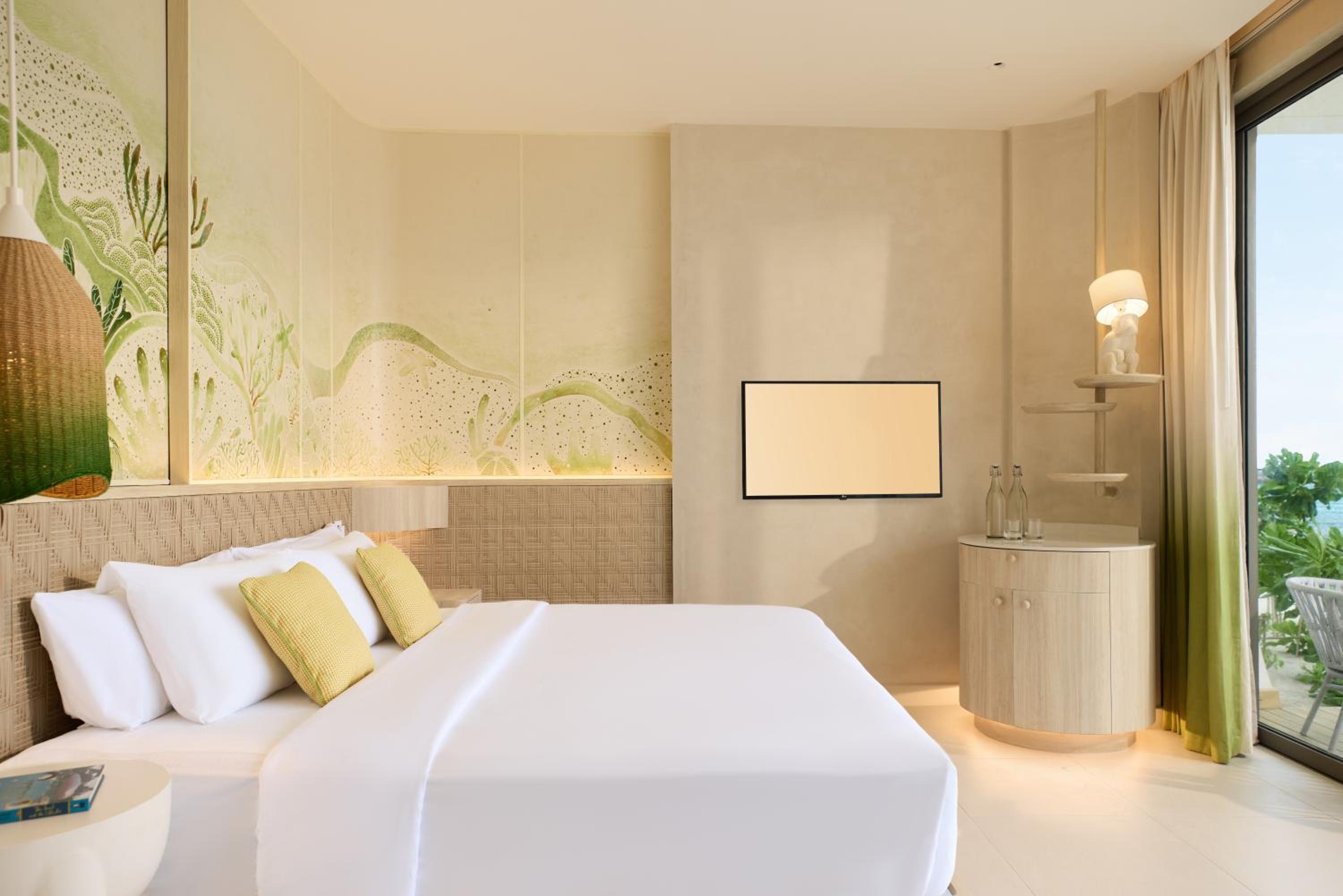 Hollywood, Mirage, Twin Beds, Beach Front, Hot Tub