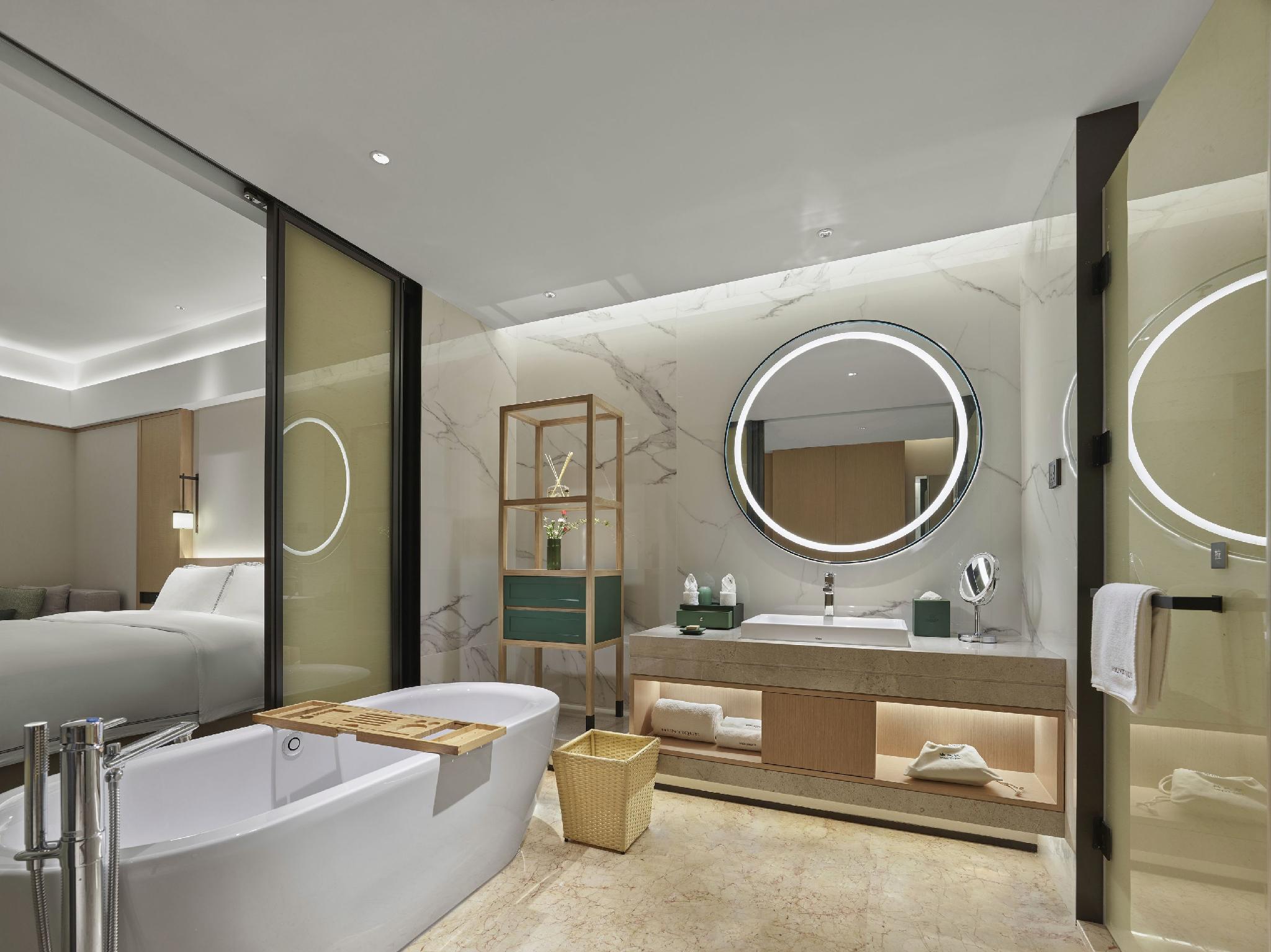 Hentique Resort & Spa 50/53