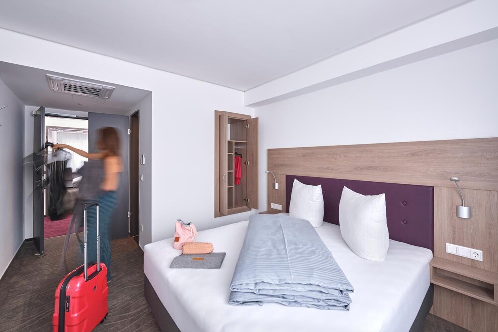 HOTEL NEW IN 12/35