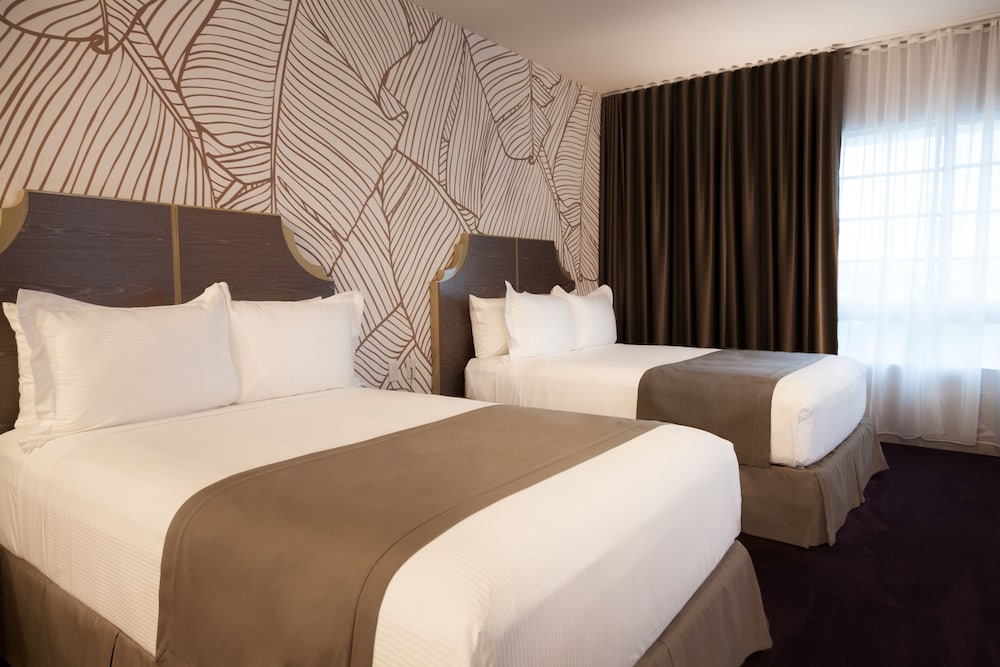 The L Hotel 27/50
