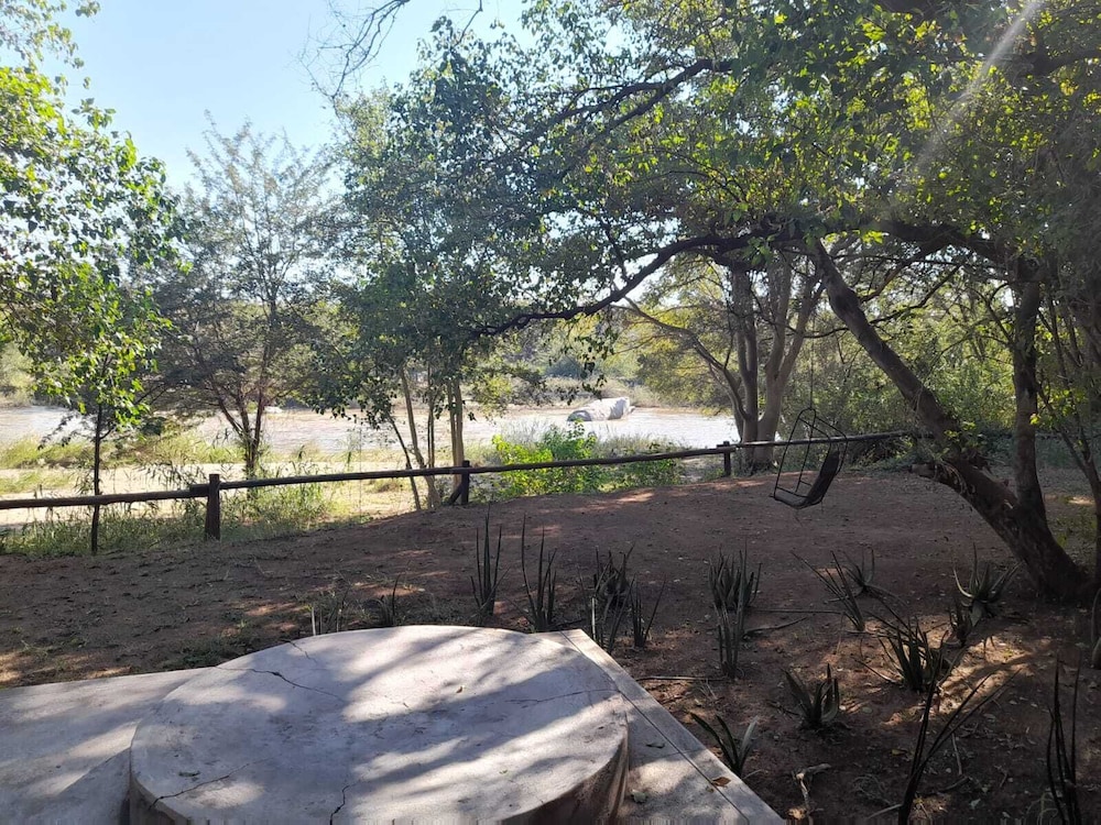 Bushriver Lodge 24/46