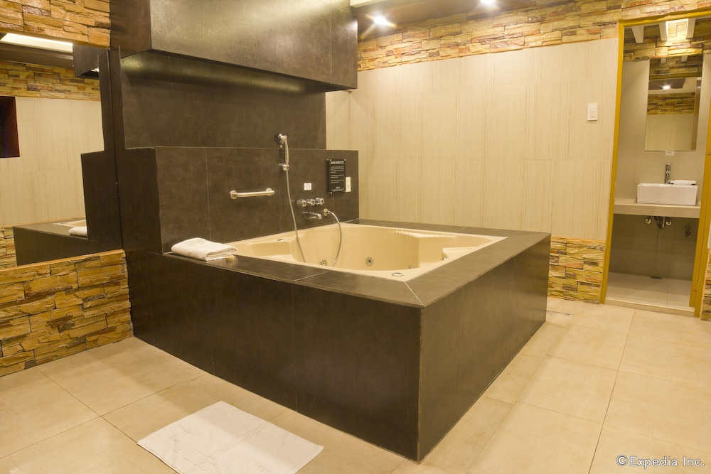 Victoria Court Las Pinas 47/47