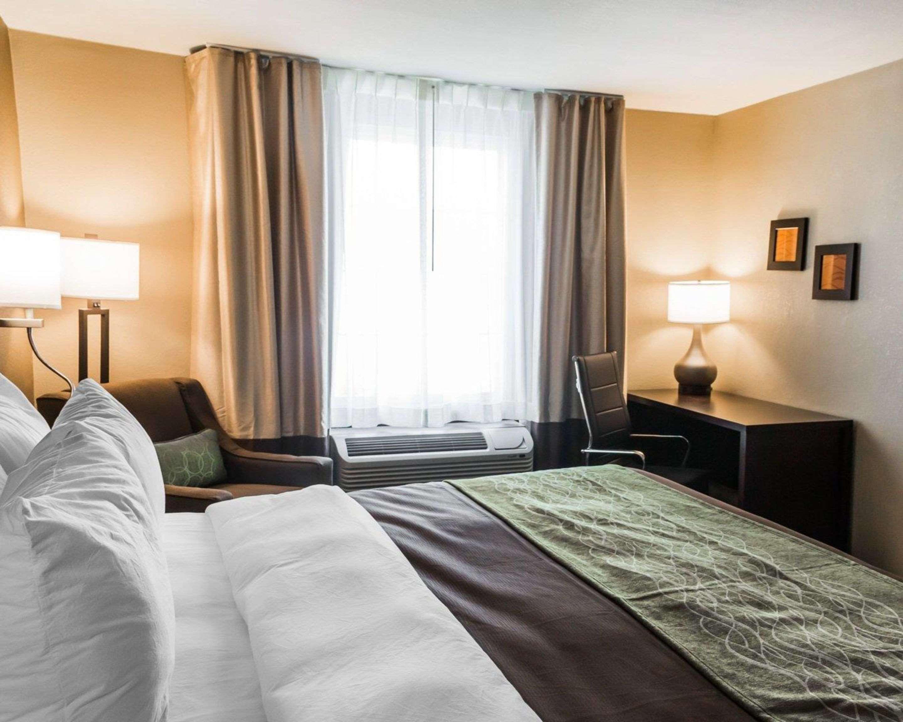 ROOM, KING BED