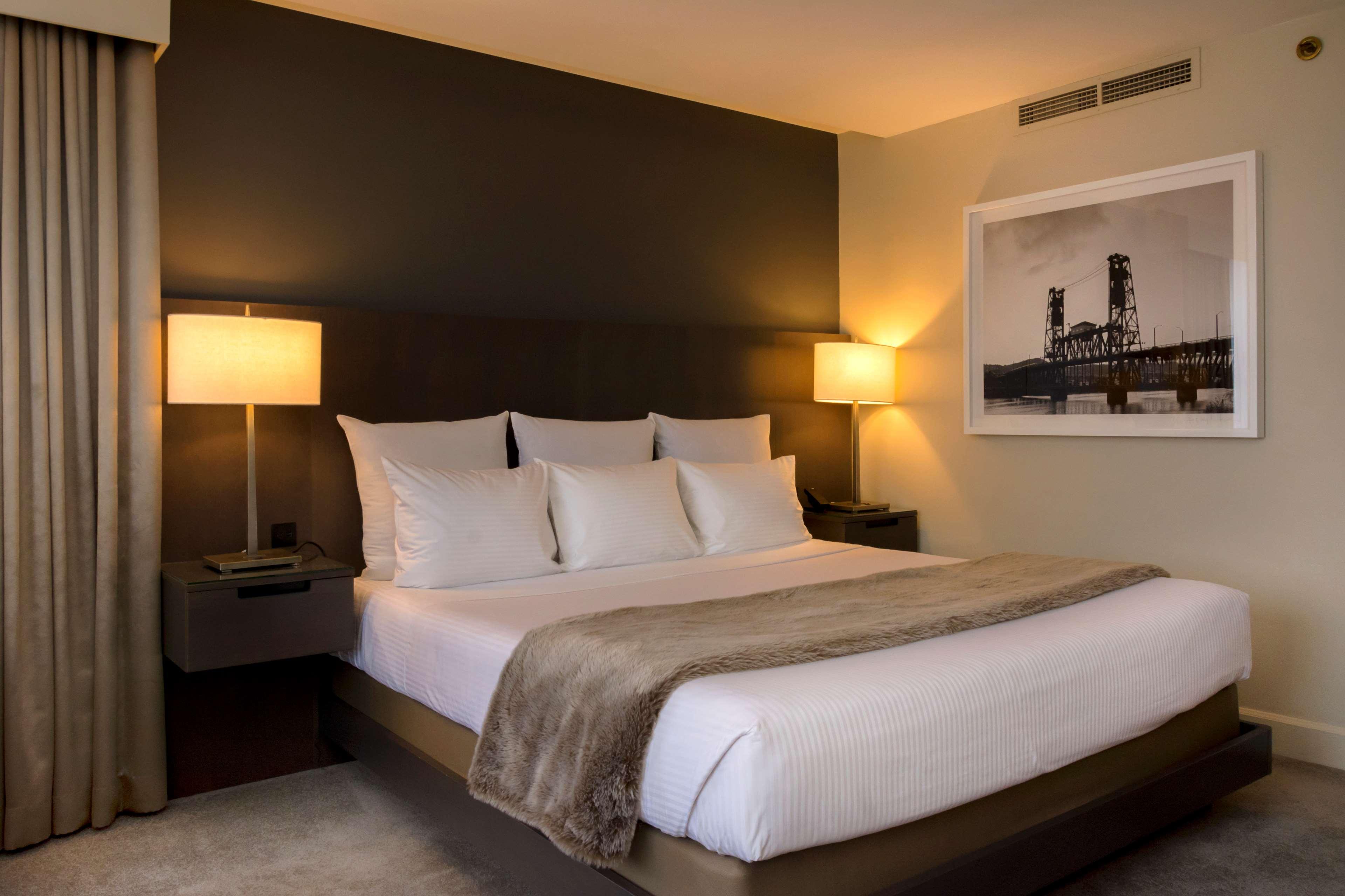 Studio, Suite, King Bed, Urban View