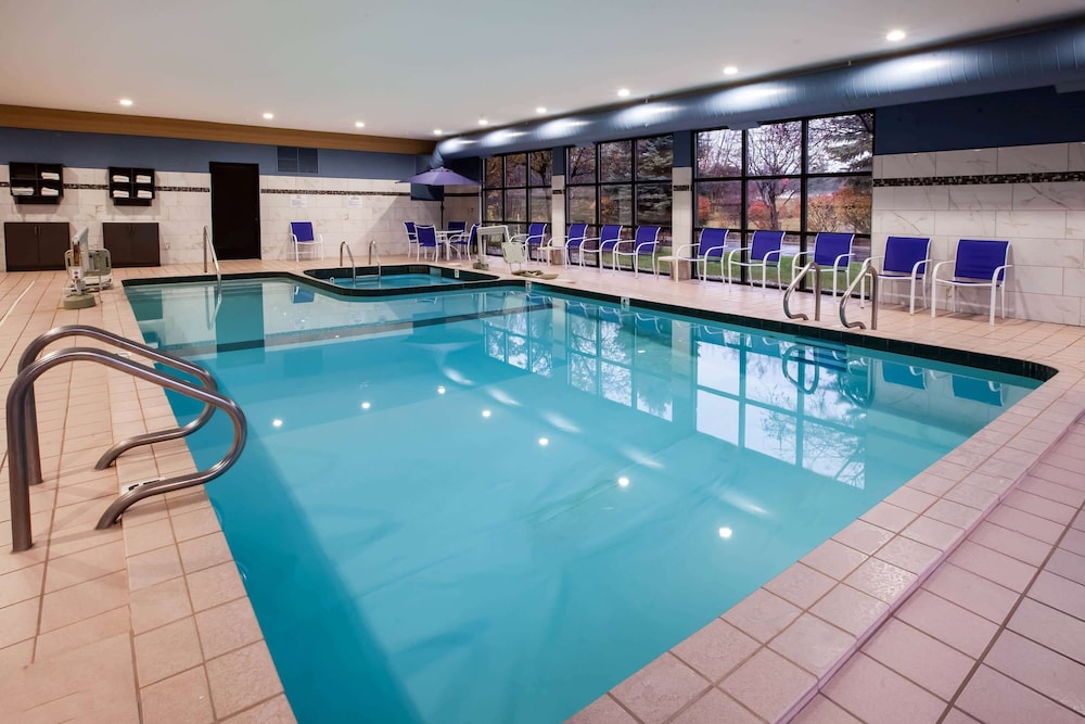 Baymont by Wyndham Traverse City 24/43