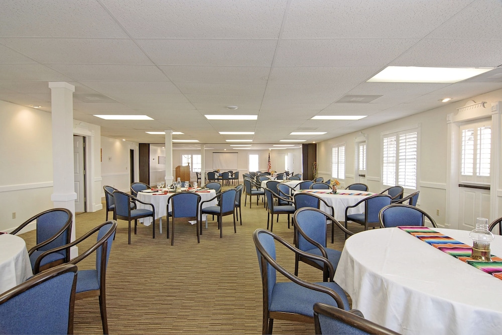 Palm Canyon Hotel and RV Resort 56/73