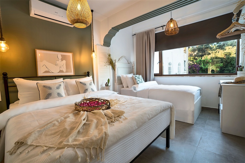 Liman Hotel Gumusluk 12/50