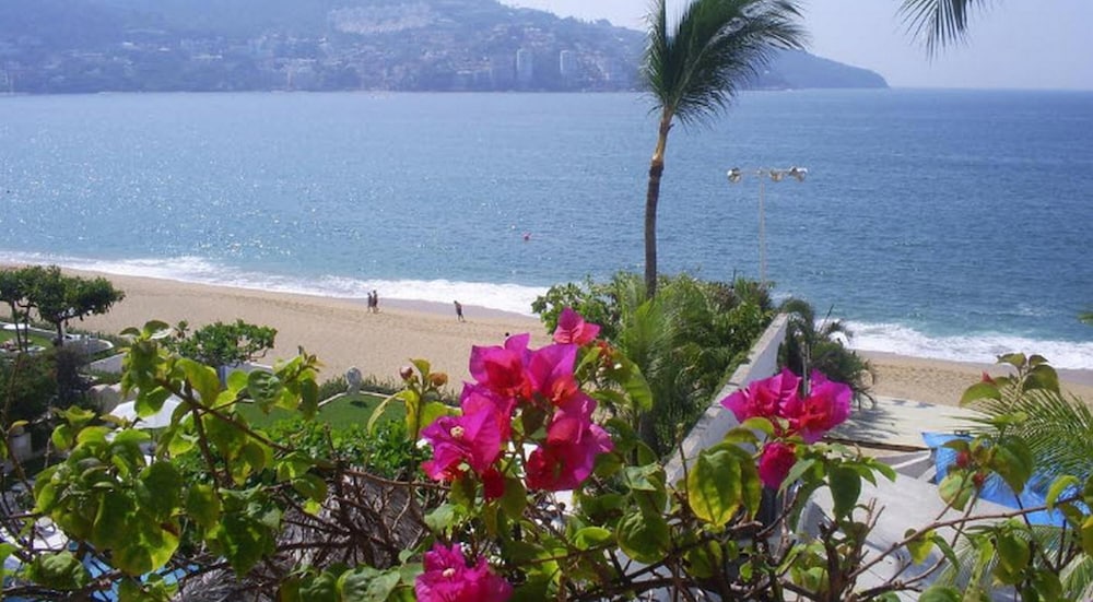 Acapulco Malibu 24/49
