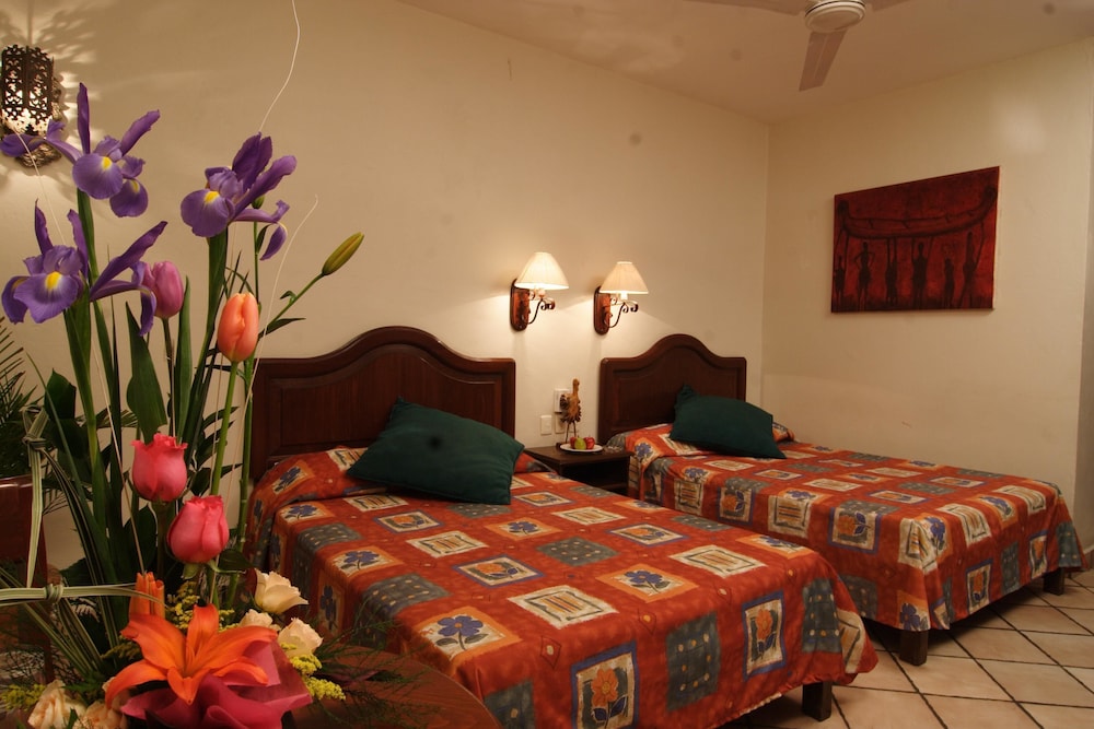 STANDARD, 2 DOUBLE BEDS