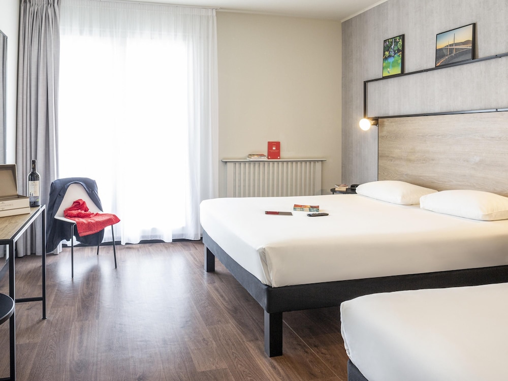 Ibis Millau 18/55