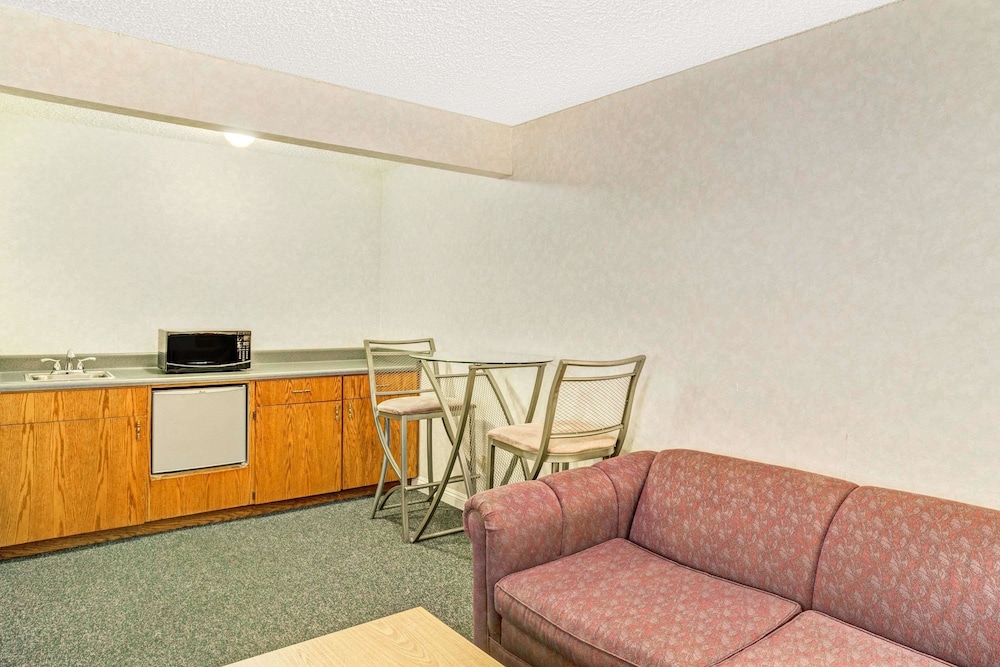 Days Inn By Wyndham Carson City 16/18
