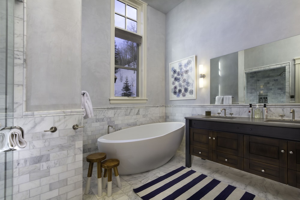 غرفة بأربعة أسرّة وسريرين كينج وسرير كوين بـ4 غرف نوم، The Auberge Residences at Element 52 9/10
