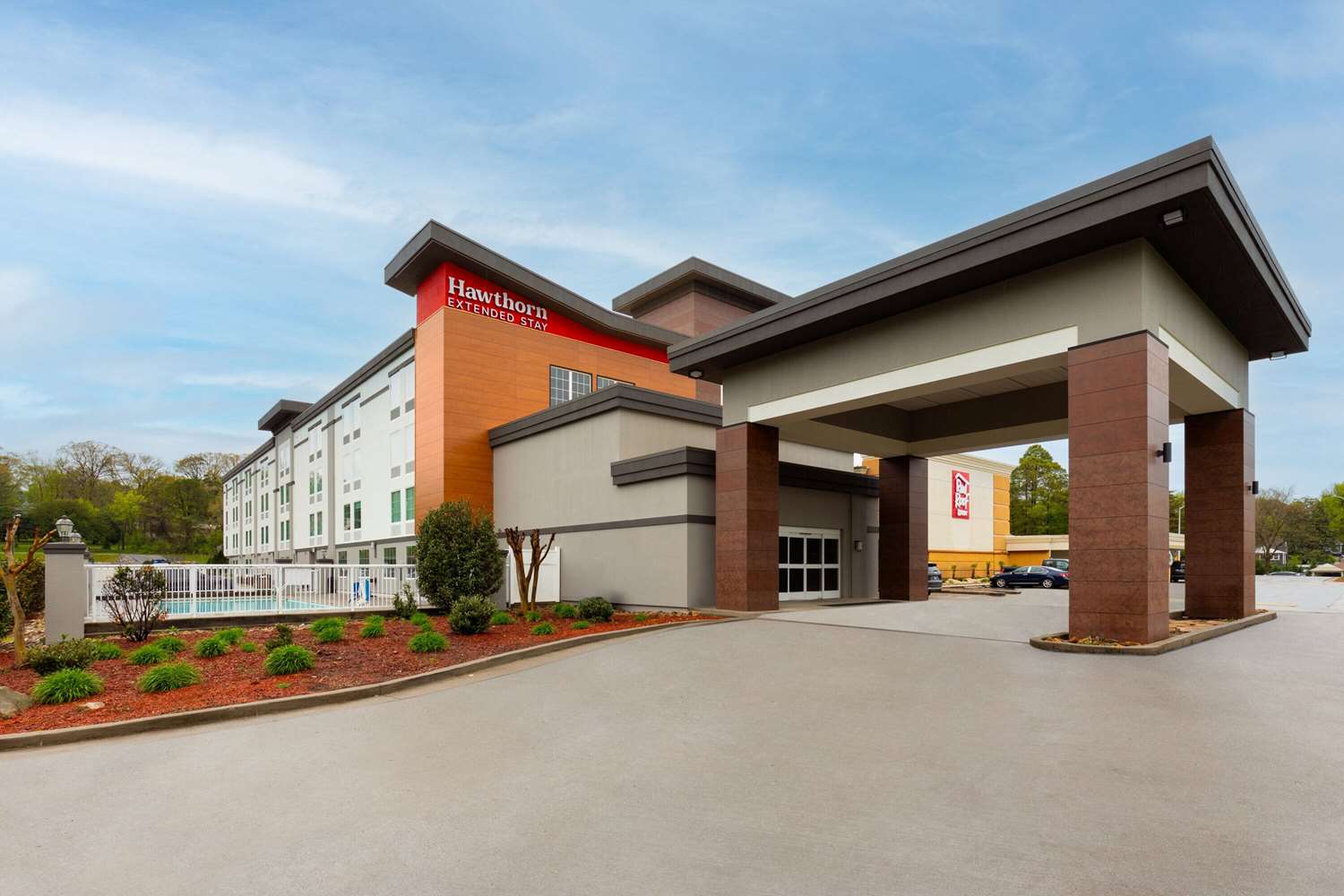 La Quinta Inn & Suites by Wyndham Knoxville Papermill 5/45