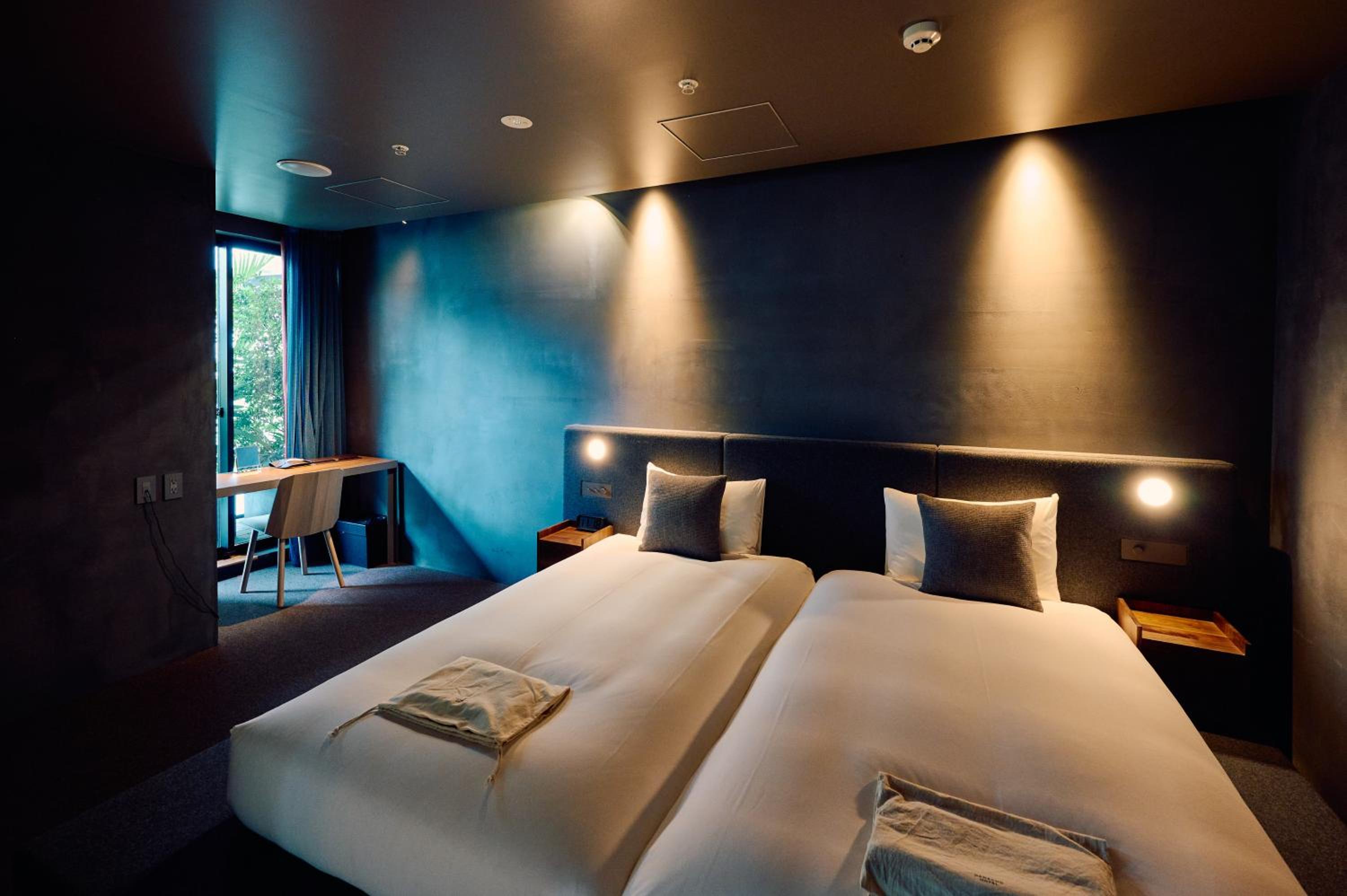 Craft, Twin Beds
