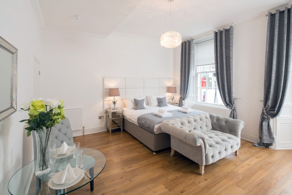 Edinburgh Castle Apartments And Suites 20/55