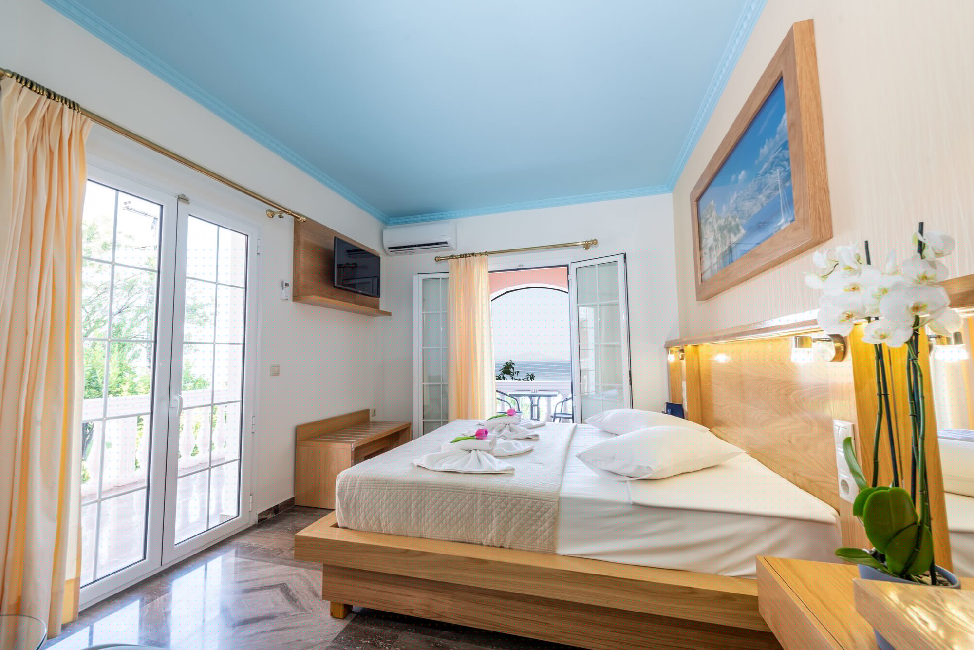 DOUBLE ROOM