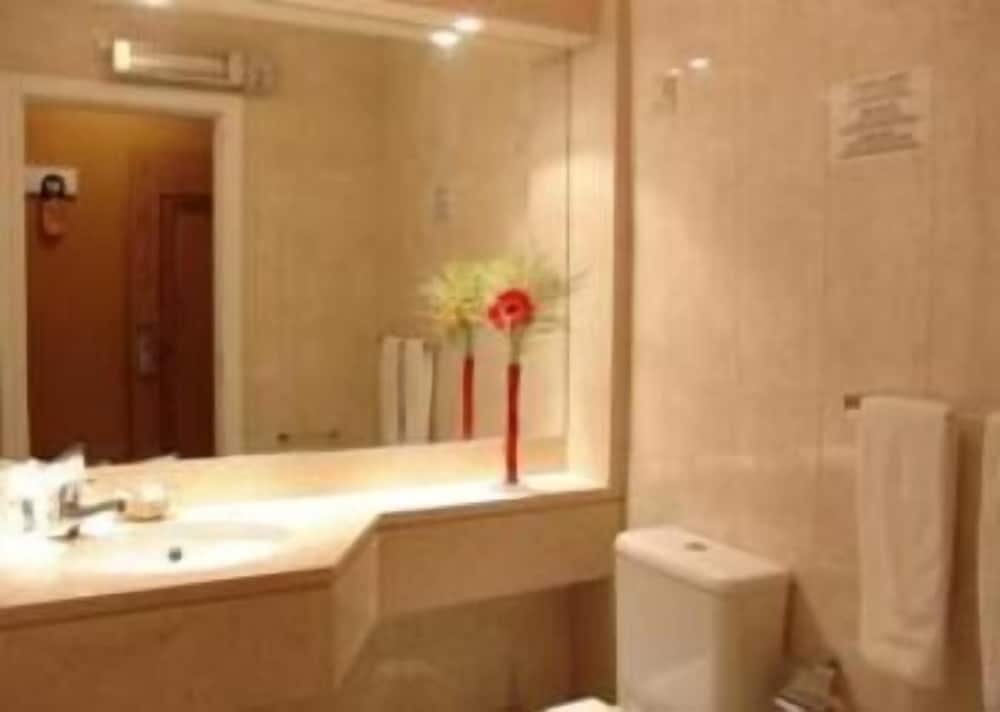 Atismar Hotel 50/50