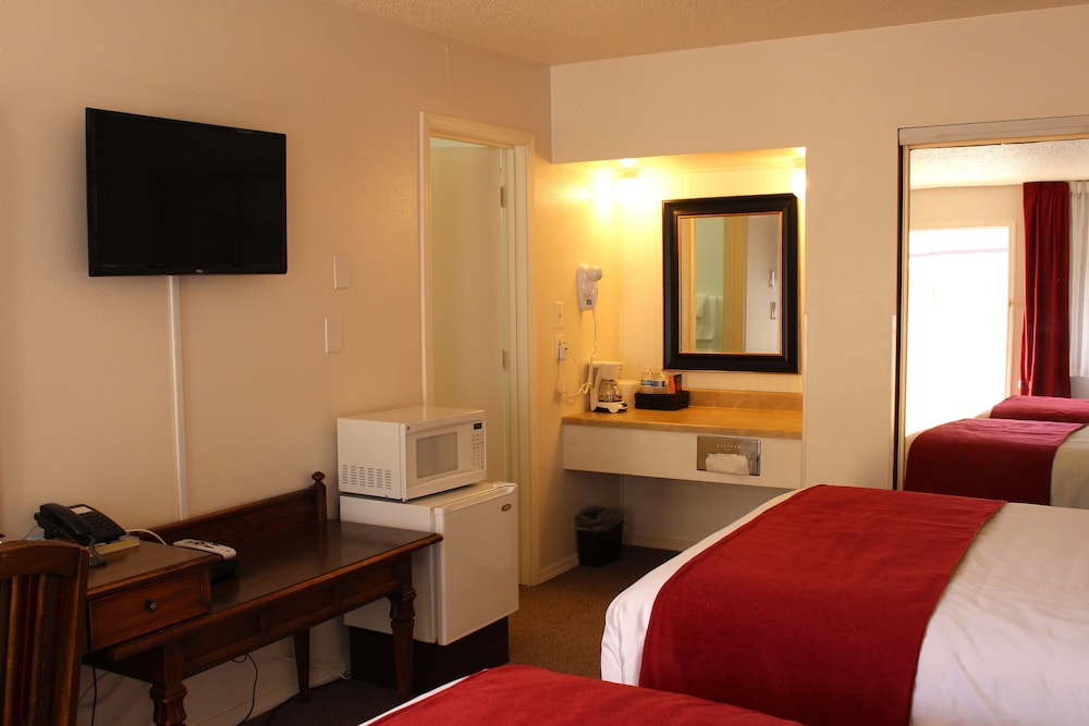Sovana Inn 6/25