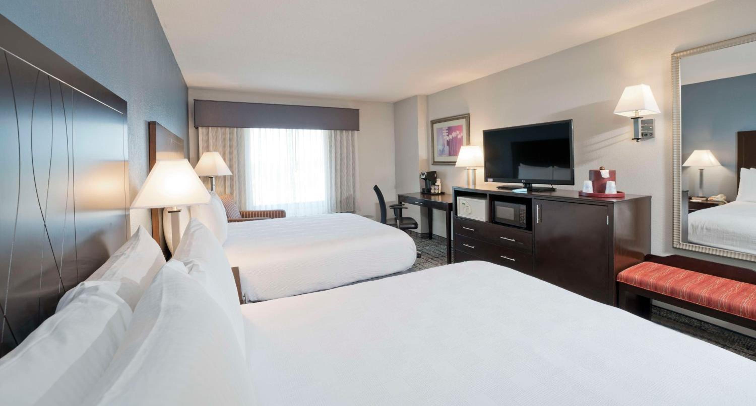 Room, 2 Queen Beds, Bathtub, Accessible