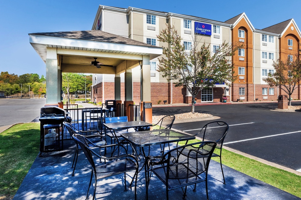 Candlewood Suites Fayetteville – University of Arkansas 56/63