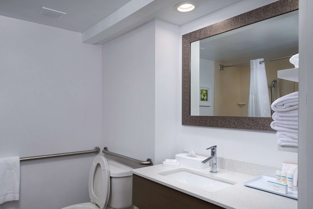 Hampton Inn Goldsboro 18/52