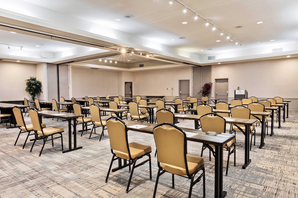 Four Points By Sheraton Ventura Harbor Resort 28/36