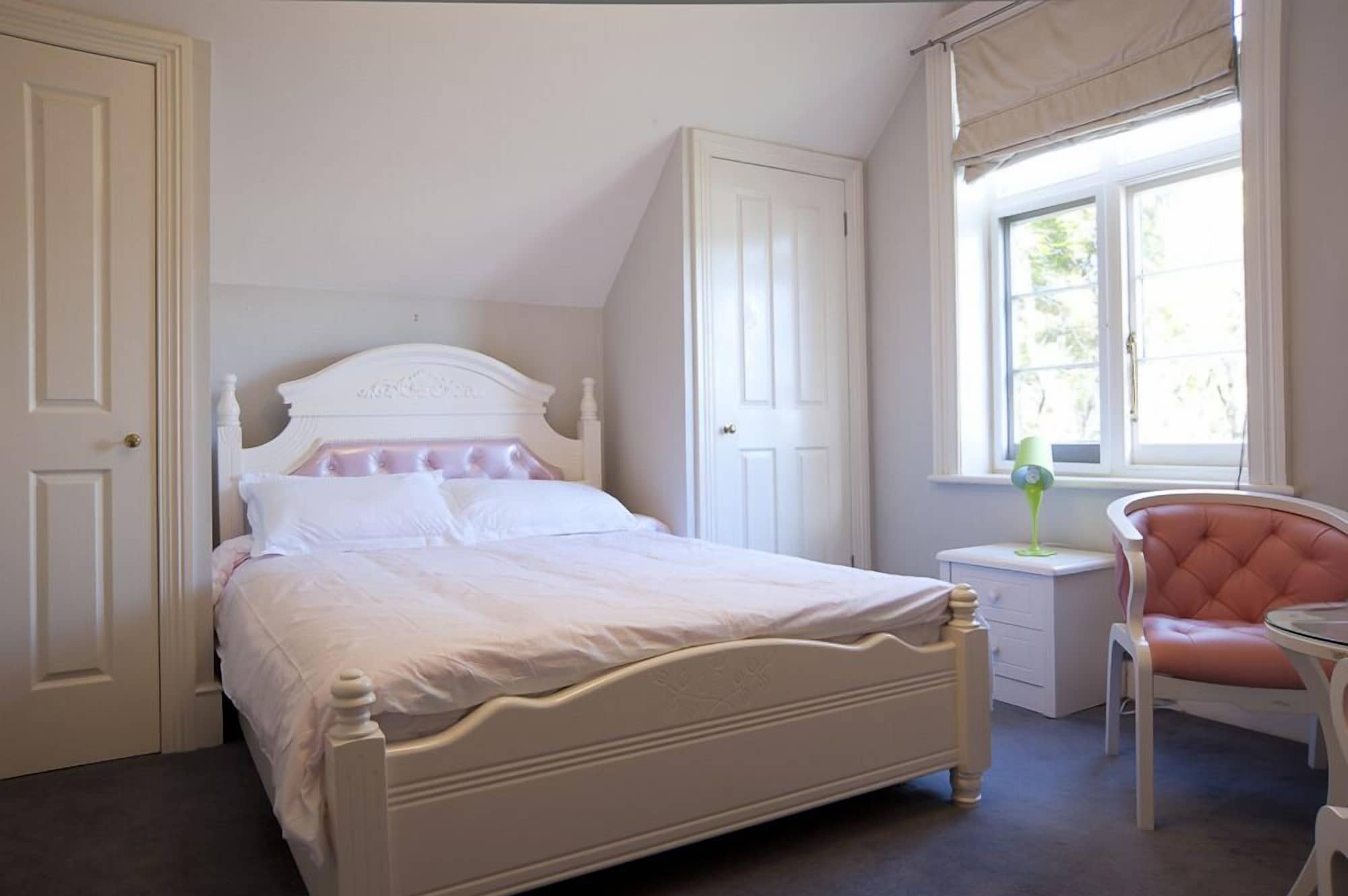 HERITAGE, KING BED, PRIVATE BATHROOM