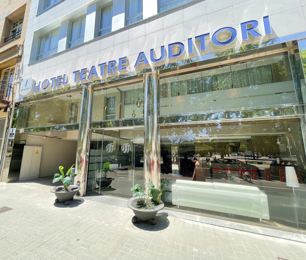 SM Hotel Teatre Auditori 4/67