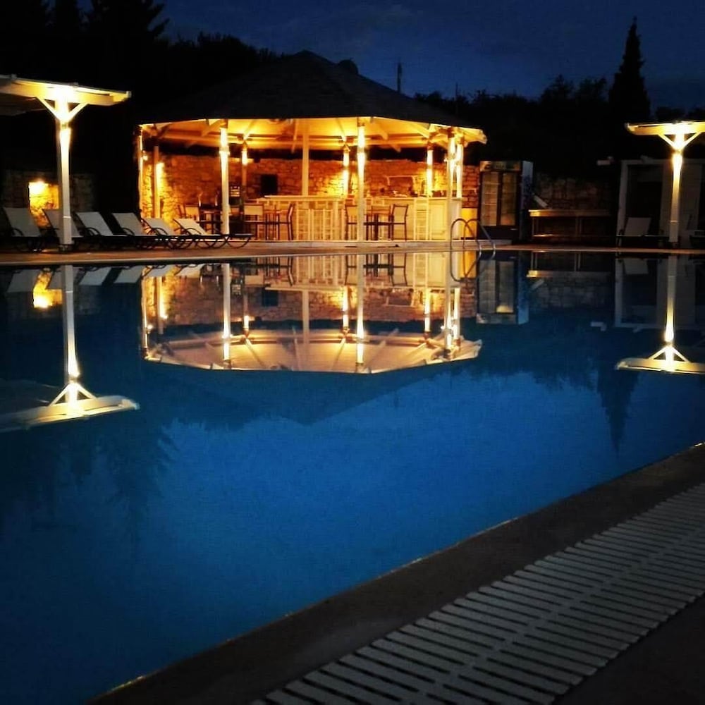 Thalassa Hotel 3/57