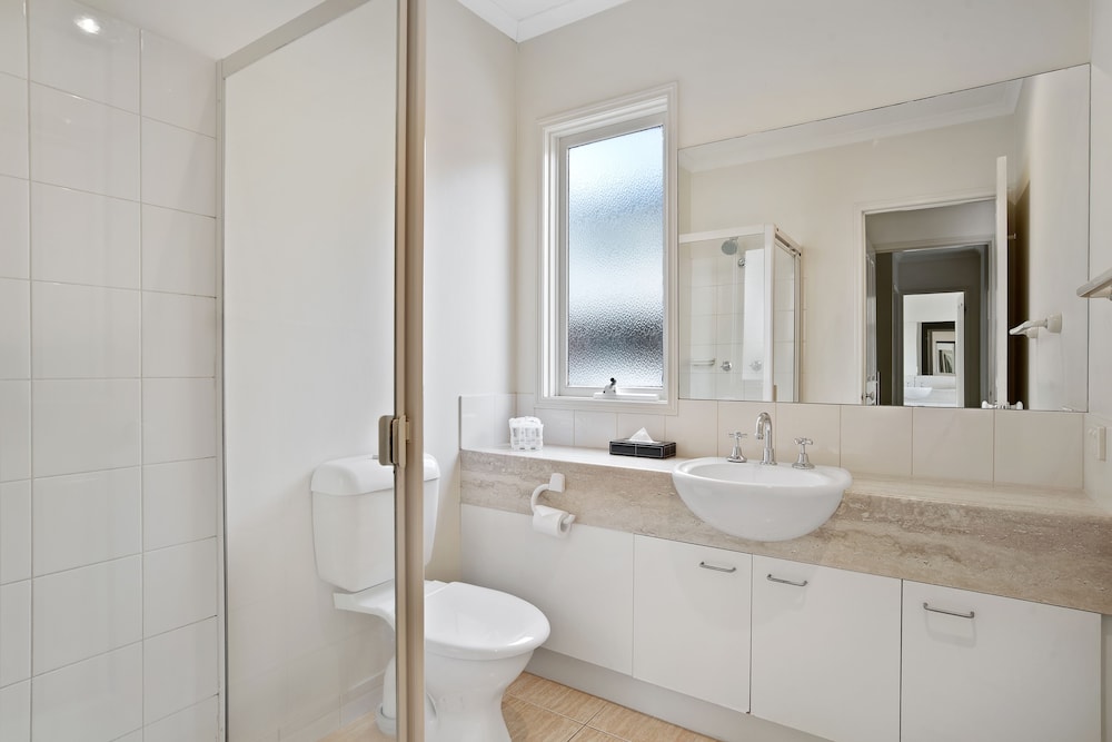 MainStay Suites Kew 60/60