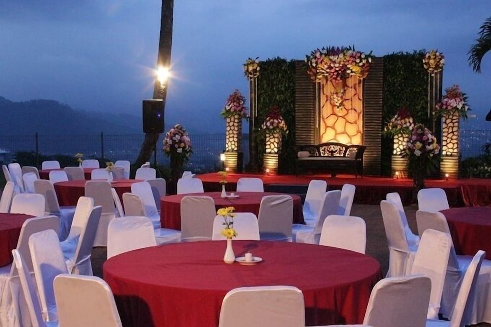 Kusuma Agrowisata Resort Convention Hotel 56/64