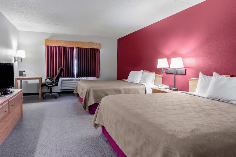 غرفة بسريرين كوين لذوي الإعاقة، Rodeway Inn Hesston, KS 3/9