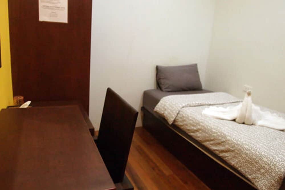Sunny Hostel Phuket 4/29