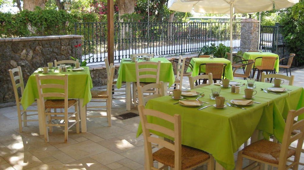 Toni Apos S Guesthouse 16/24