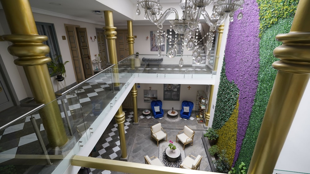 Adamas House Hotel 8/50