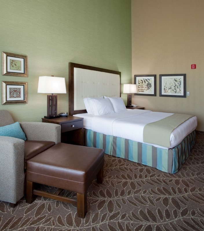 Holiday Inn Express Hotel Suites Logan 33/79