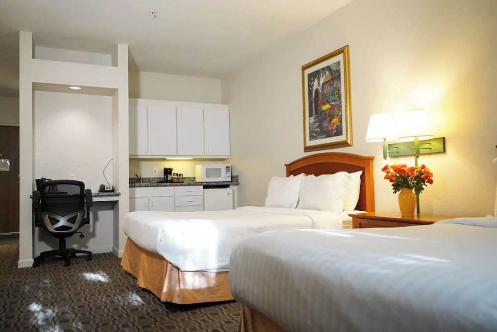EXECUTIVE, 2 QUEEN BEDS