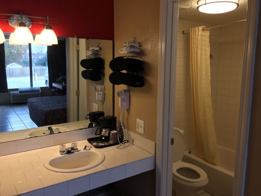 Budget Inn 25/43