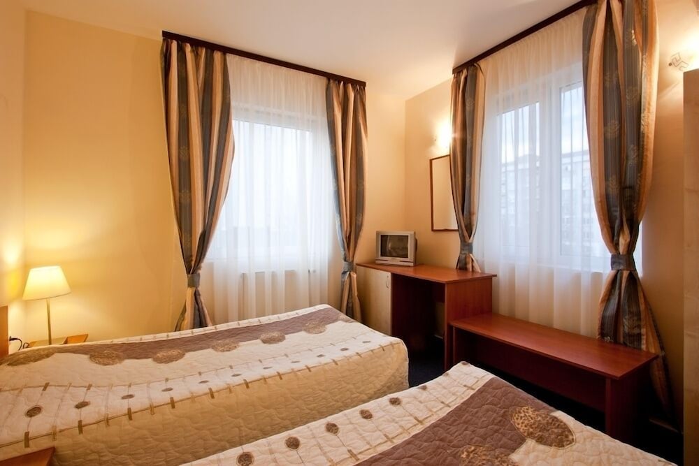Hotel Cheap 8/34