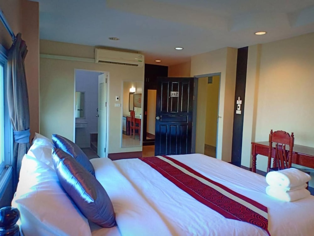 Submukdaphoomplace Hotel 26/50