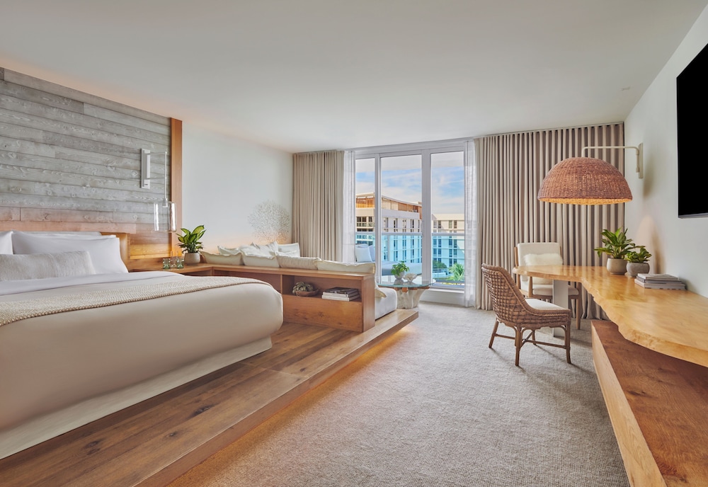 SUITE, KING BED, OCEAN VIEW, BALCONY
