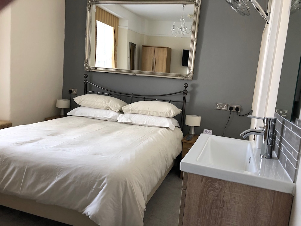 St Bernards Guesthouse 5/15