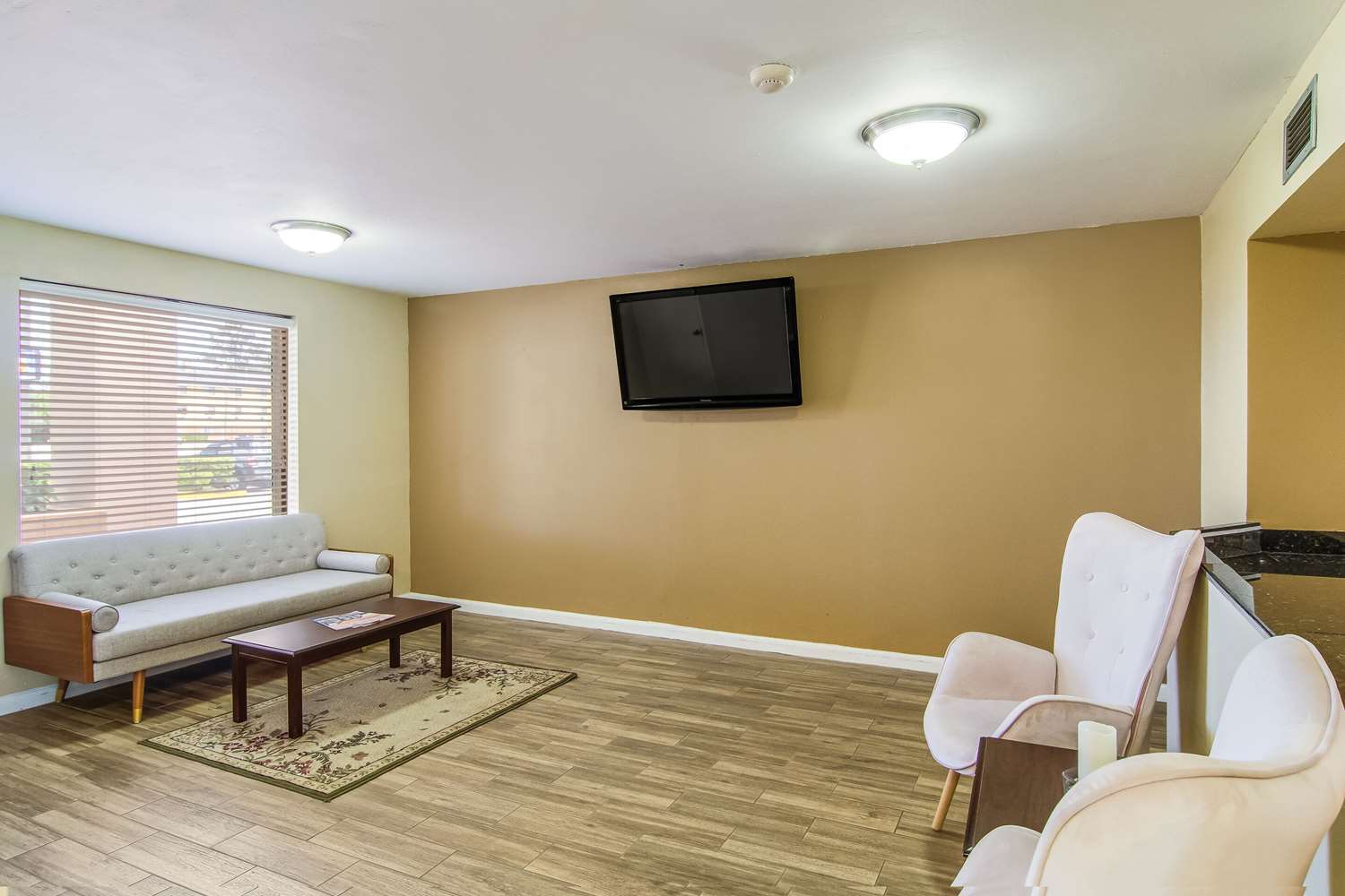 Suburban Studios Hotel Kingsland Near I-95 25/33