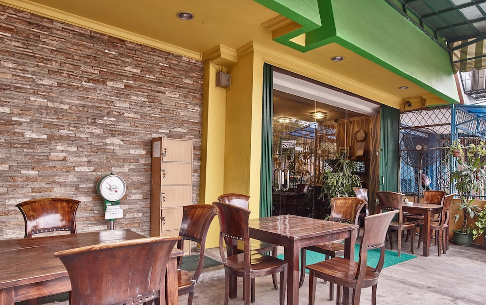 Twins Hotel Manggadua 52/65