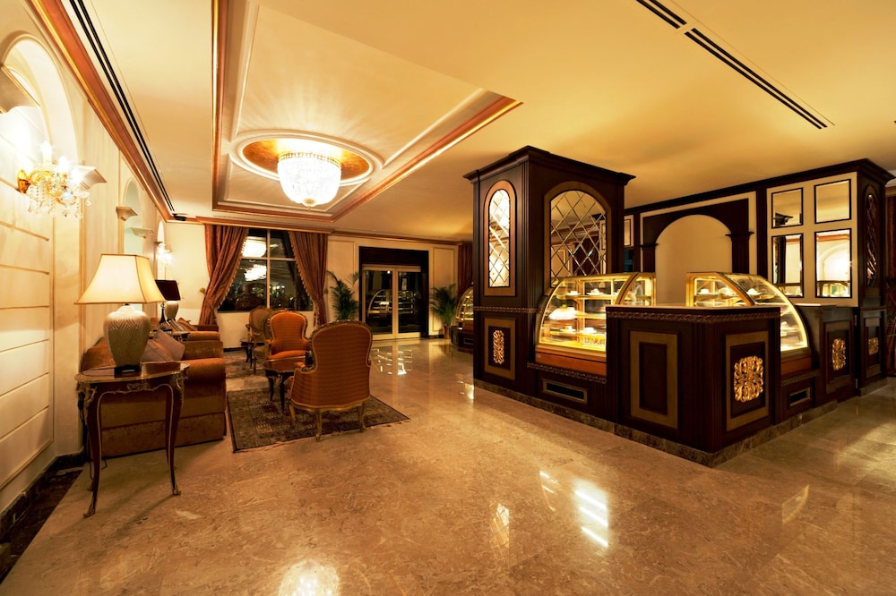 Magnum Hotel and Suites West Bay 43/54