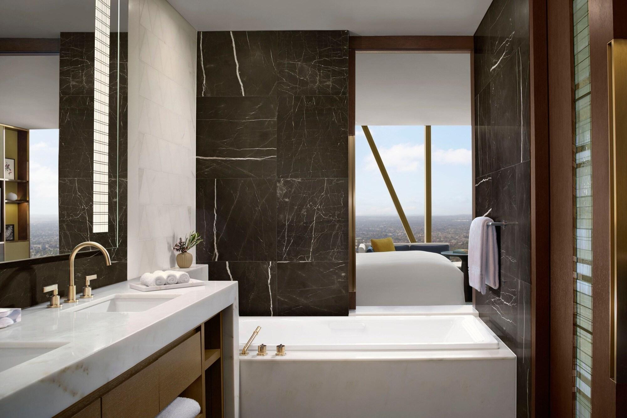 1 Bedroom, Executive, Suite, King Bed, City and Bay View