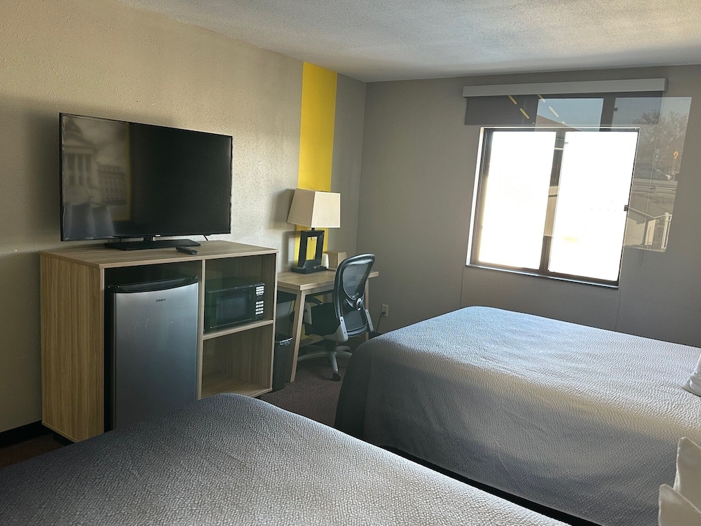 Super 8 by Wyndham Fort Scott 32/49