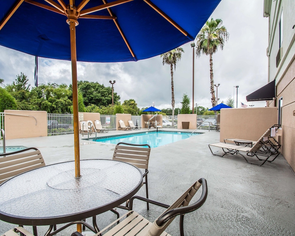 swimming pool spa